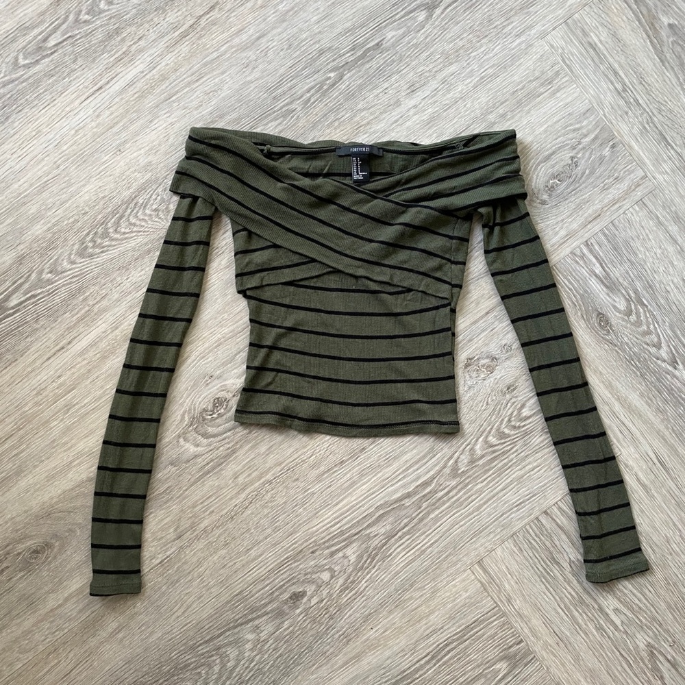 ✨SOLD✨Off the Shoulder Stripe Top